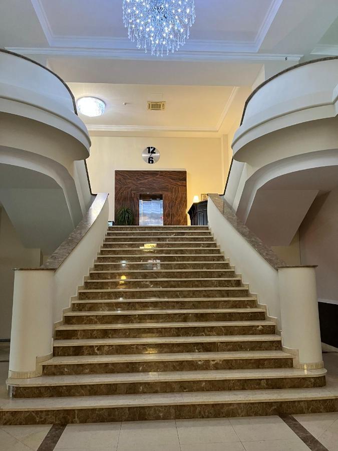 Albert Hotel Ploieşti Eksteriør billede