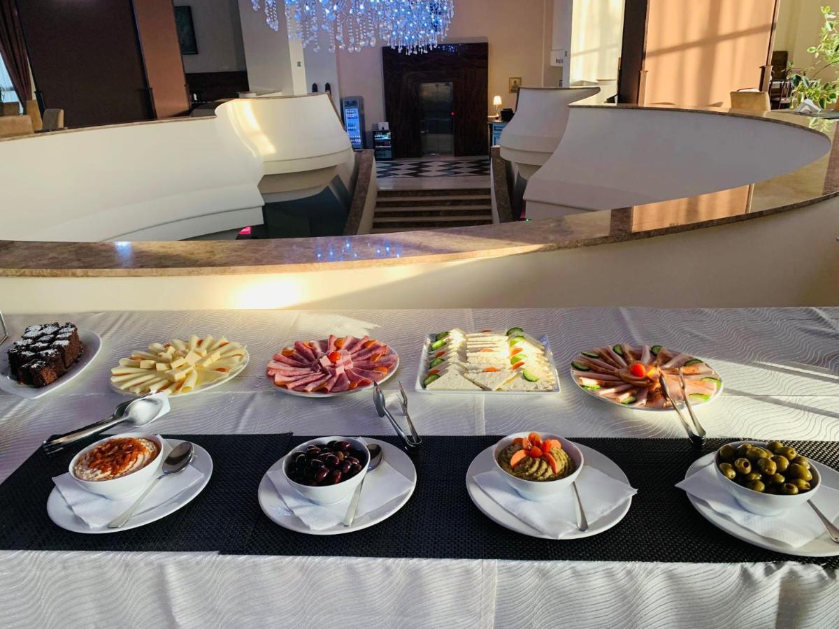 Albert Hotel Ploieşti Eksteriør billede