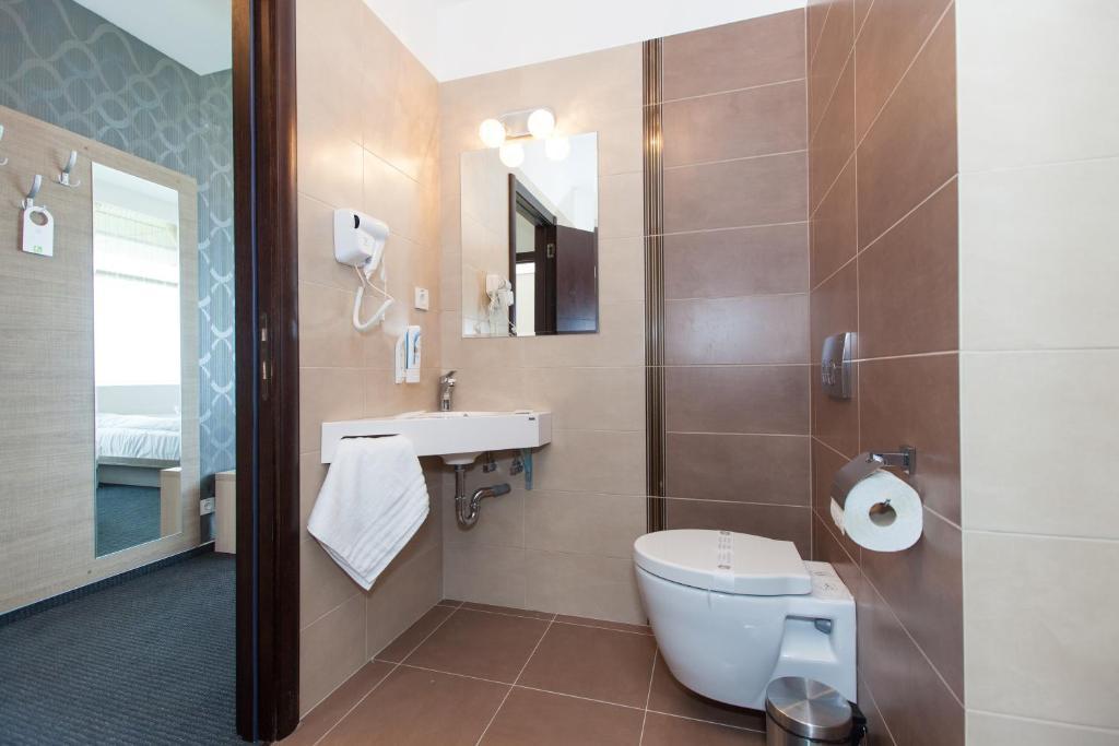 Albert Hotel Ploieşti Eksteriør billede